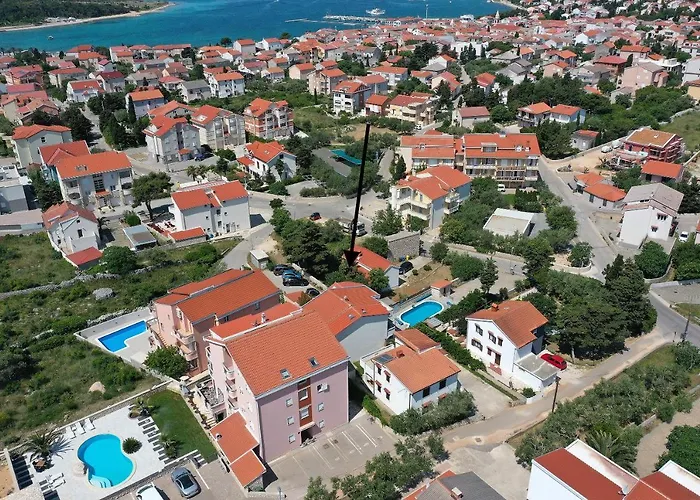 Ari Apartments