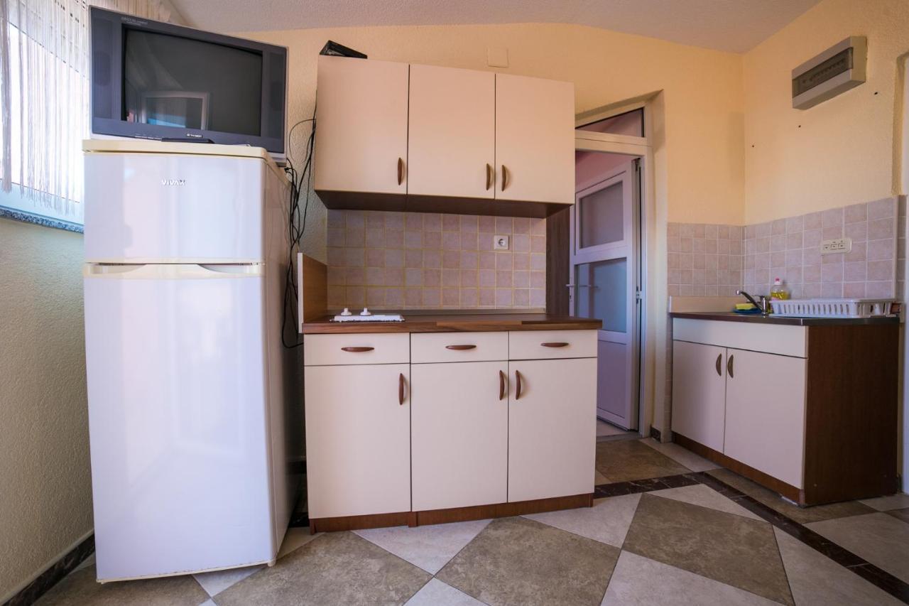 Apartment Ari Novalja