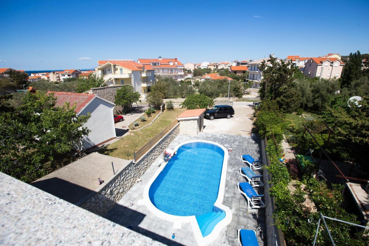 Apartment Ari Novalja
