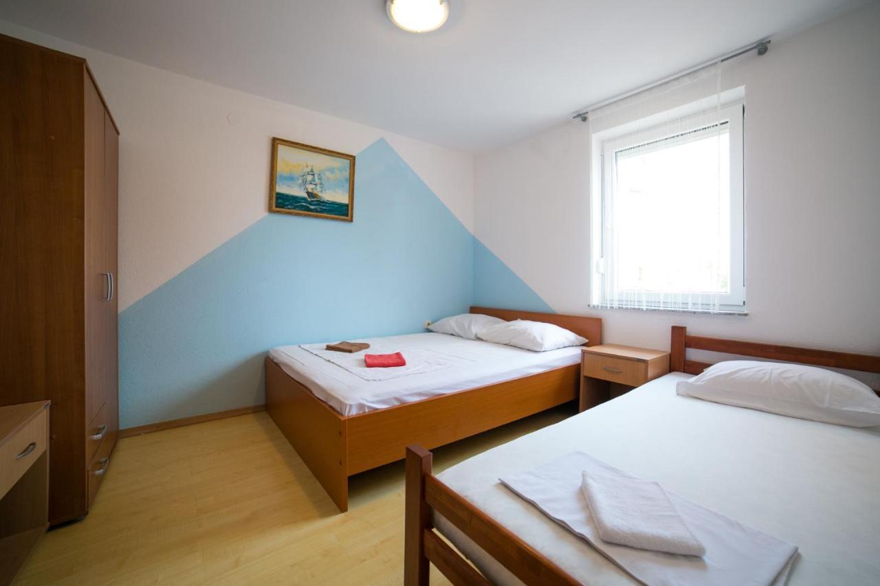 Apartment Ari Novalja