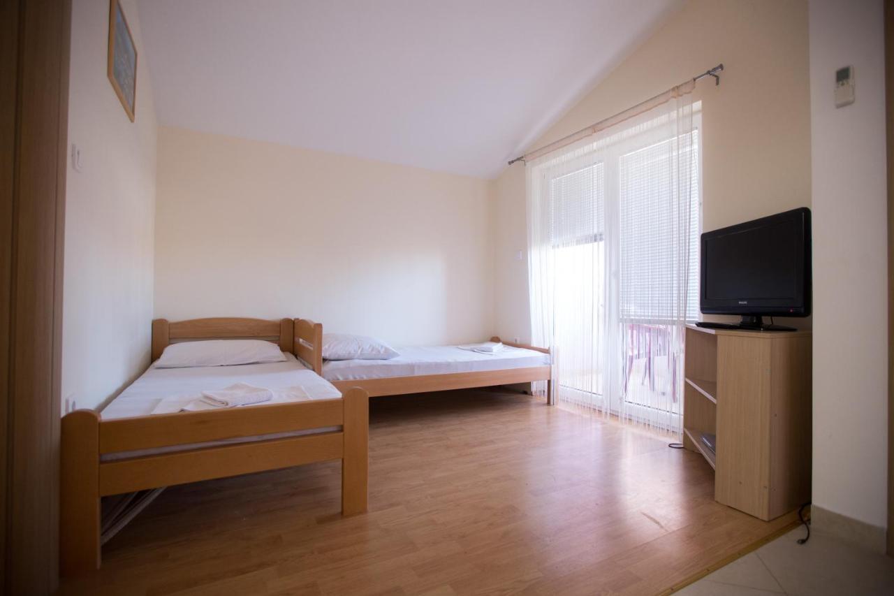 Ari Apartment