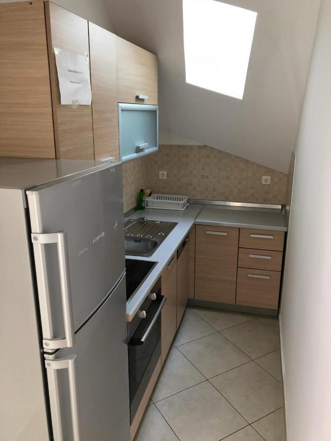 Ari Apartment *