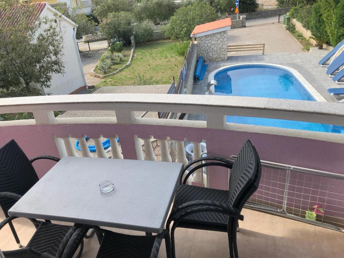 Apartment Ari Novalja