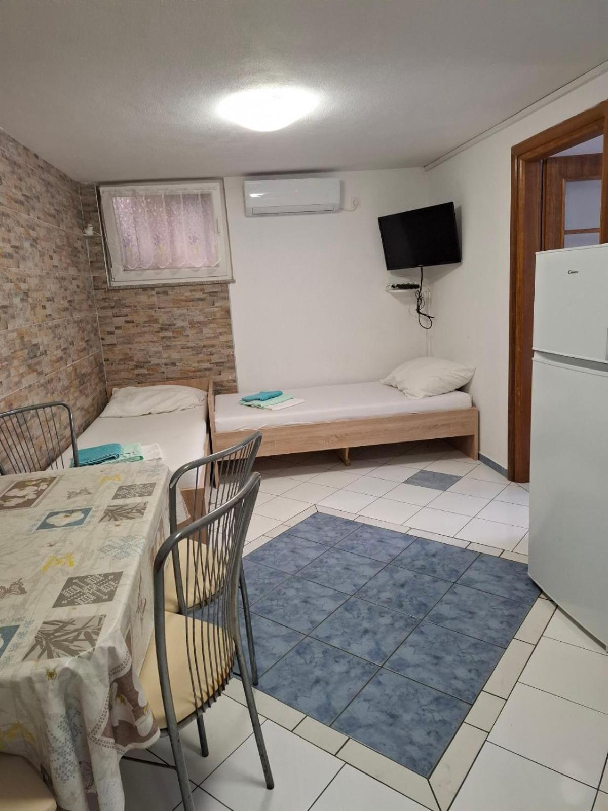 Ari Apartman Novalja